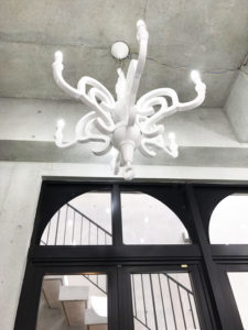 【天井高の白Ｒホリゾントがある都内格安撮影スペース】