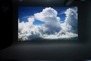 【ゴシック調な白ホリゾントレンタル撮影スタジオ】