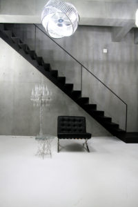 【ゴシック調な白ホリゾントレンタル撮影スタジオ】