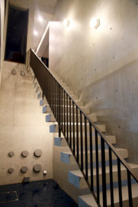 【天井高の白Ｒホリゾントがある都内格安撮影スペース】