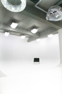 【ゴージャスな背景が美しいレンタル撮影スタジオ】